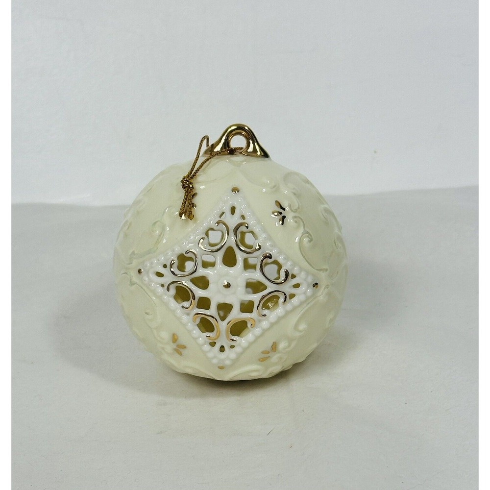 Elegant Ganz‎ Round Ivory & Gold Diamond  Ceramic Reticulated Christmas Ornament